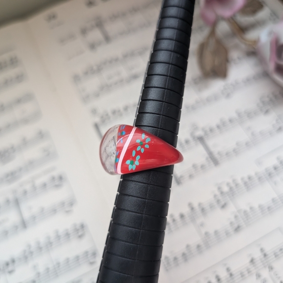 Red Floral Ring Size 8 - Picture 6 of 8